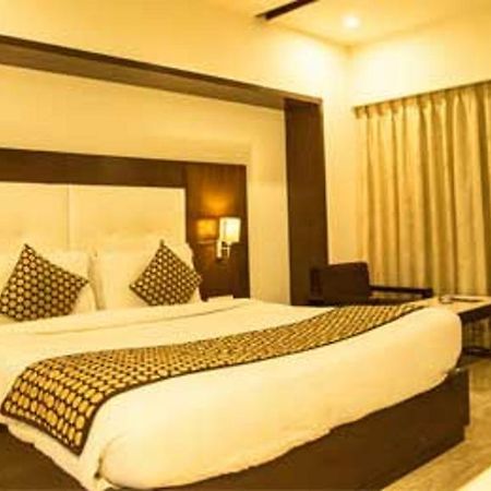 Grand Thakar Hotel Rajkot Exterior photo