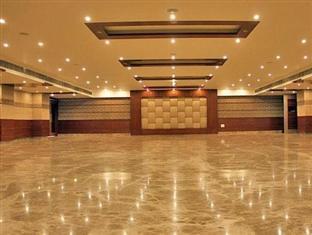Grand Thakar Hotel Rajkot Exterior photo