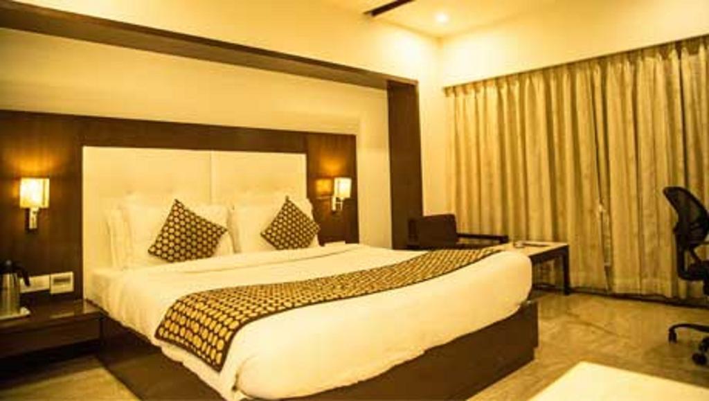 Grand Thakar Hotel Rajkot Exterior photo
